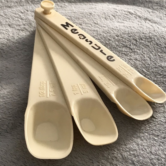 Vintage Plastic Measuring Set - Picture 5 of 6